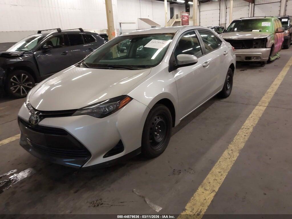 5YFBURHE3JP822591 2018 TOYOTA COROLLA photo no. 2