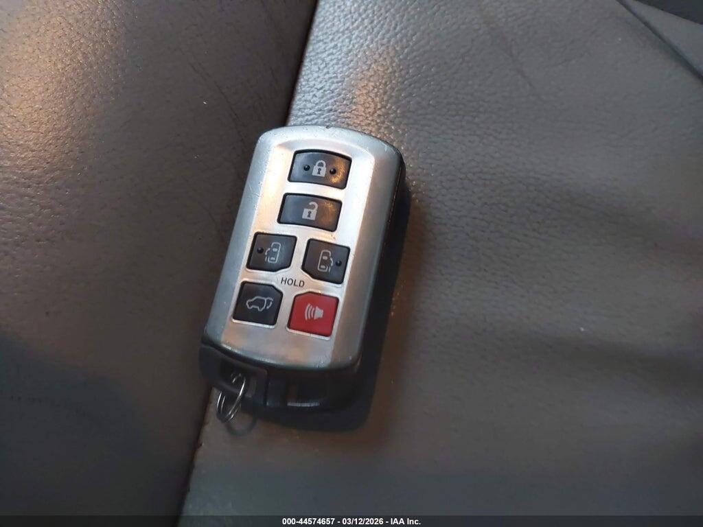 5TDYK3DC2FS645905 2015 TOYOTA SIENNA photo no. 11