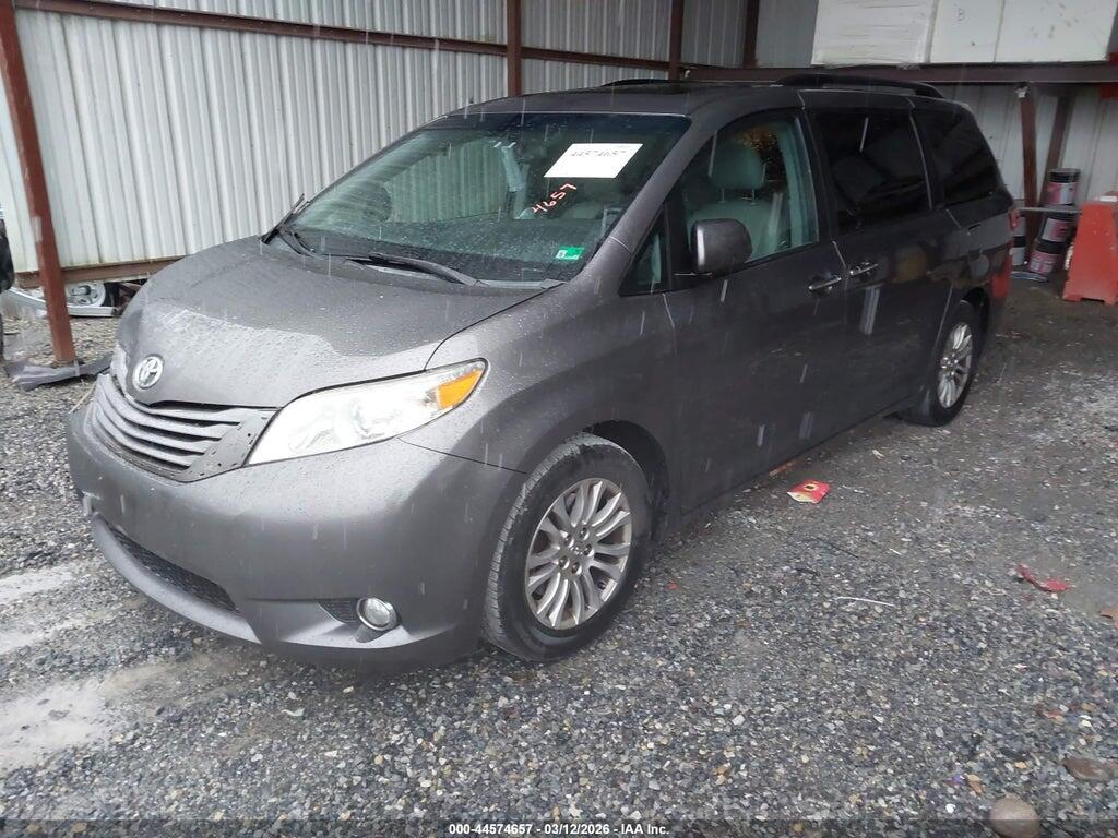 5TDYK3DC2FS645905 2015 TOYOTA SIENNA photo no. 2