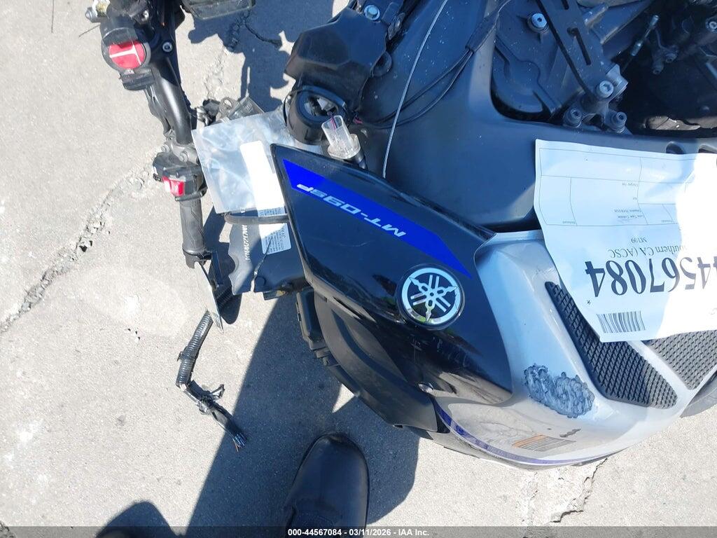 JYARN72Y7NA000417 2022 YAMAHA MT09 photo no. 11