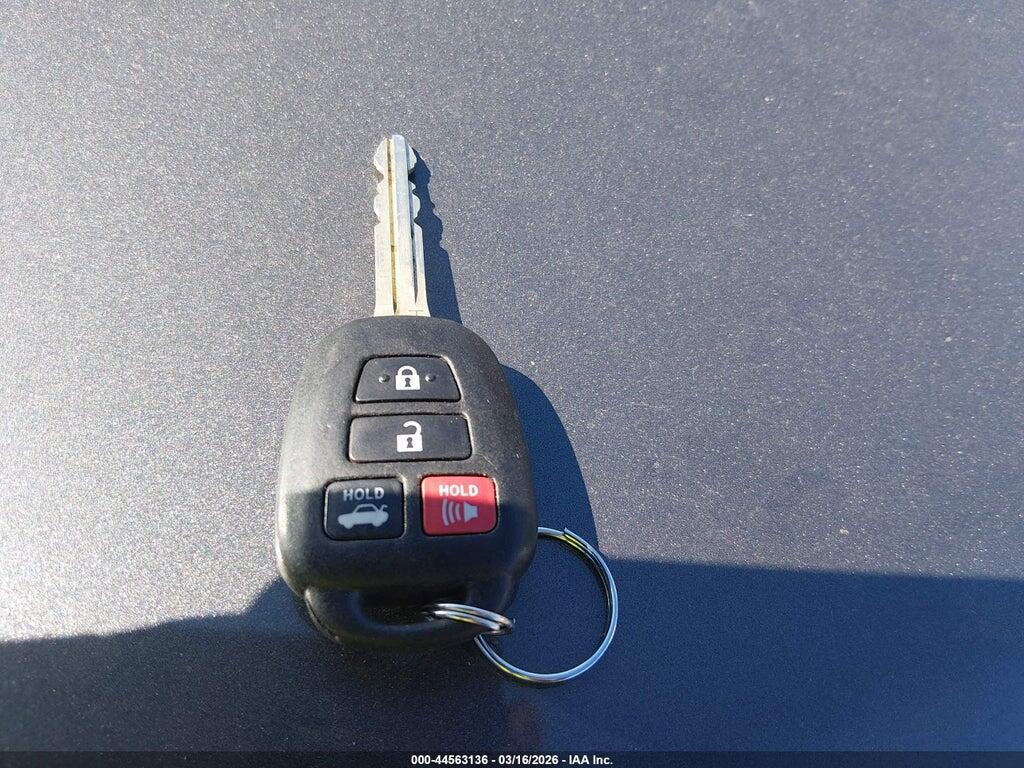 5YFBURHE1HP737064 2017 TOYOTA COROLLA photo no. 11