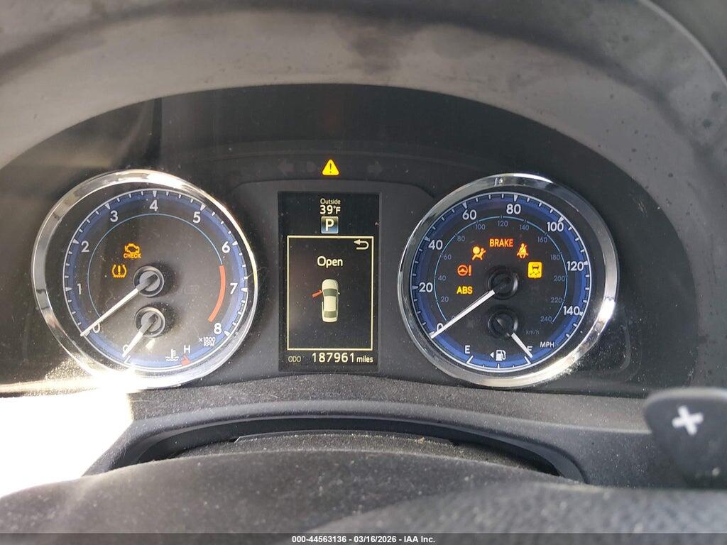 5YFBURHE1HP737064 2017 TOYOTA COROLLA photo no. 7