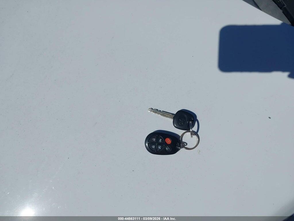 5TDYK3DC1BS100188 2011 TOYOTA SIENNA photo no. 11