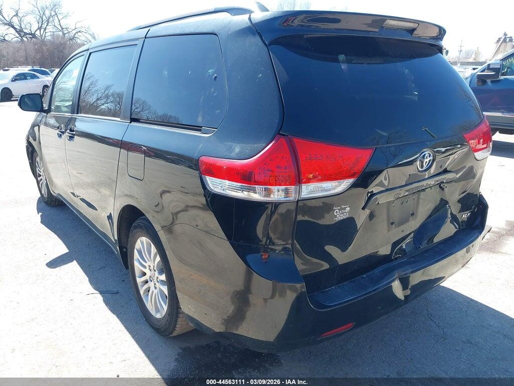 5TDYK3DC1BS100188 2011 TOYOTA SIENNA photo no. 3