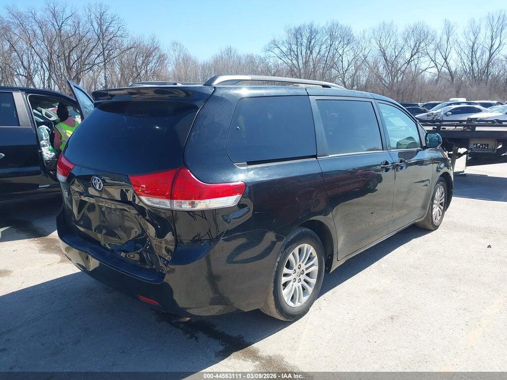 5TDYK3DC1BS100188 2011 TOYOTA SIENNA photo no. 4
