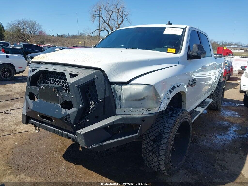 3C6UR5FL2JG350448 2018 RAM 2500 photo no. 2