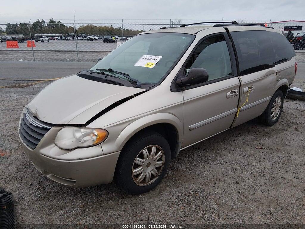 2C8GP54LX5R422316 2005 CHRYSLER TOWN & COUNTRY photo no. 2