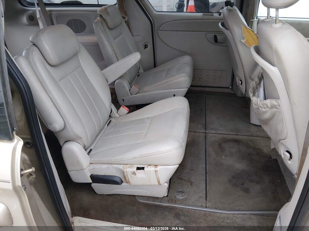 2C8GP54LX5R422316 2005 CHRYSLER TOWN & COUNTRY photo no. 8