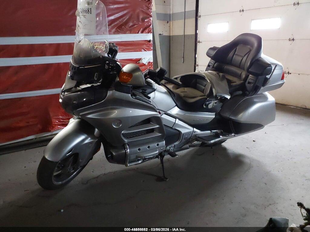JH2SC68N7FK100328 2015 HONDA GL1800 photo no. 2