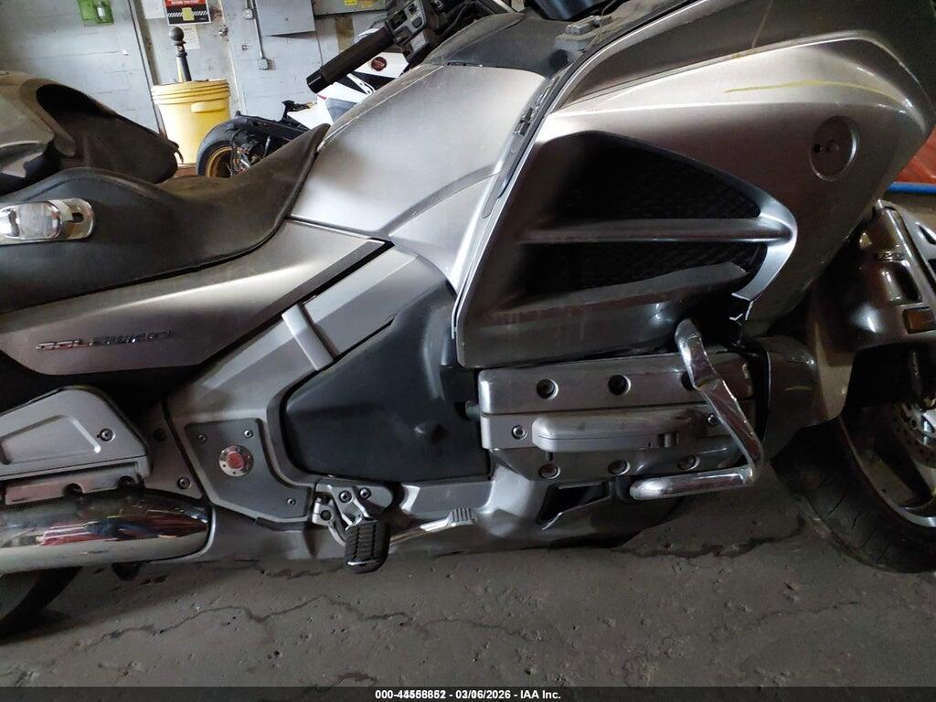 JH2SC68N7FK100328 2015 HONDA GL1800 photo no. 8