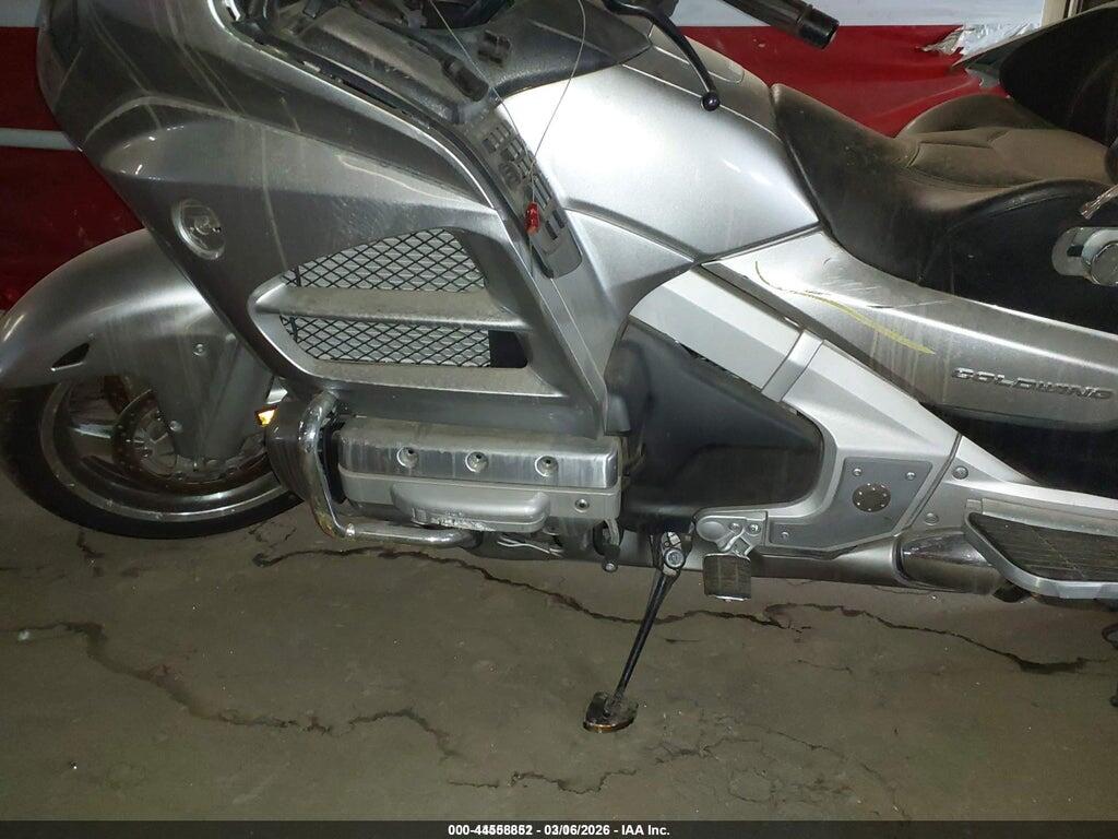 JH2SC68N7FK100328 2015 HONDA GL1800 photo no. 9