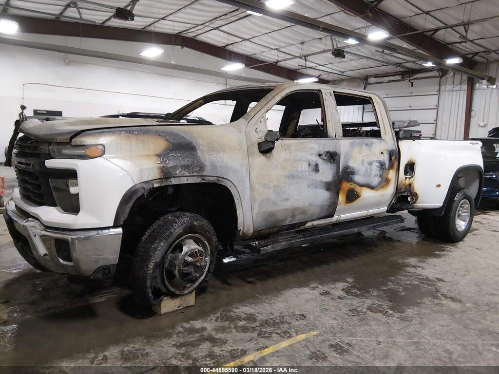 1GC4YSEY2RF330835 2024 CHEVROLET SILVERADO 3500HD photo no. 2