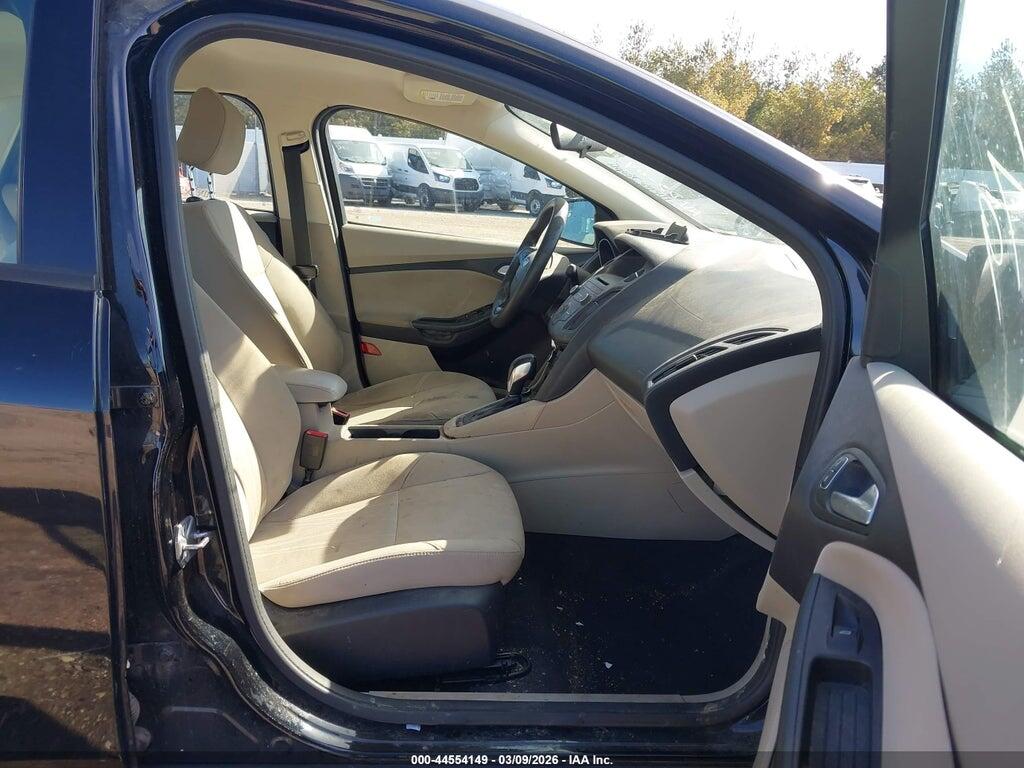 1FADP3F27HL322433 2017 FORD FOCUS photo no. 5
