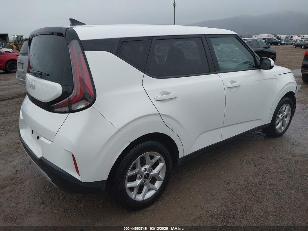 KNDJ23AU9P7862989 2023 KIA SOUL photo no. 4