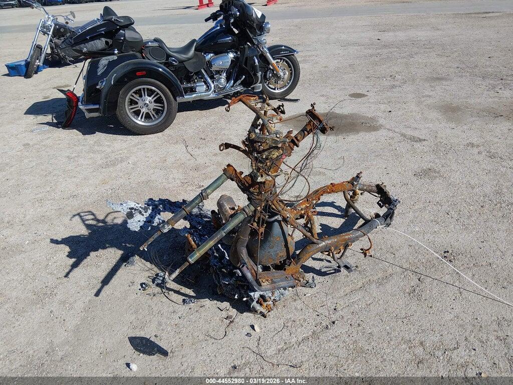 MLHJF2807B5000356 2011 HONDA PCX photo no. 2