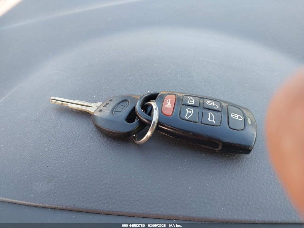 KNDMH4C70B6387112 2011 KIA SEDONA photo no. 11