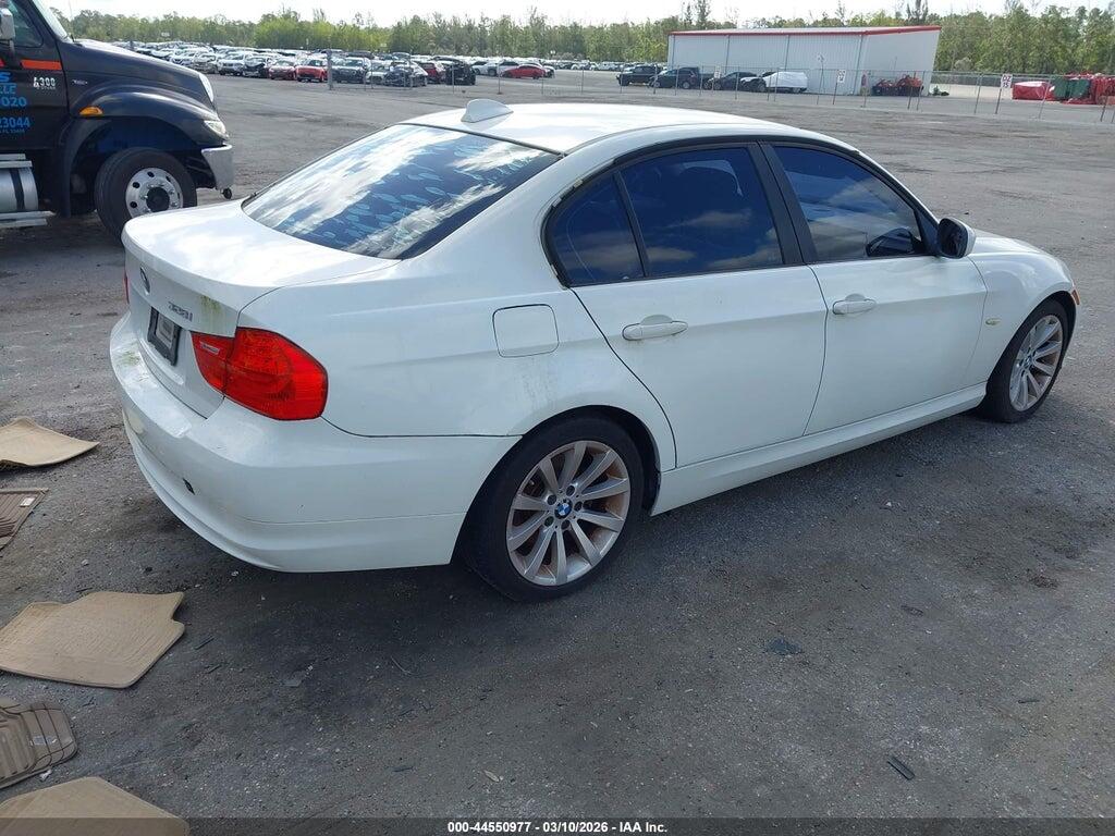 WBAPH7C5XAA175565 2010 BMW 328I photo no. 4