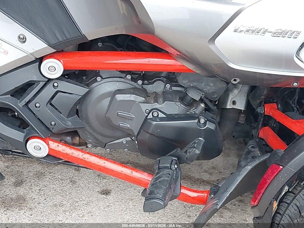 2BXNAAC12DV000081 2013 CAN-AM SPYDER ROADSTER photo no. 8