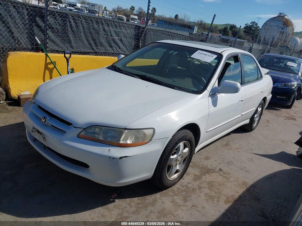 1HGCG1655XA063828 1999 HONDA ACCORD photo no. 2