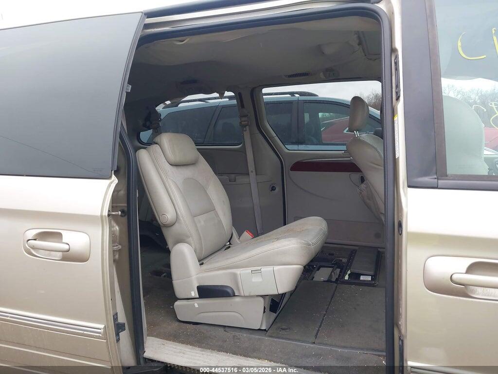2C4GP64L85R197286 2005 CHRYSLER TOWN & COUNTRY photo no. 8