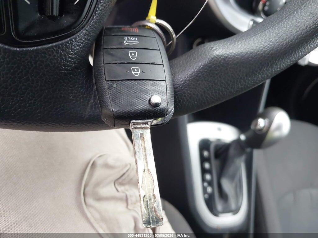KNADM4A31H6104234 2017 KIA RIO photo no. 11