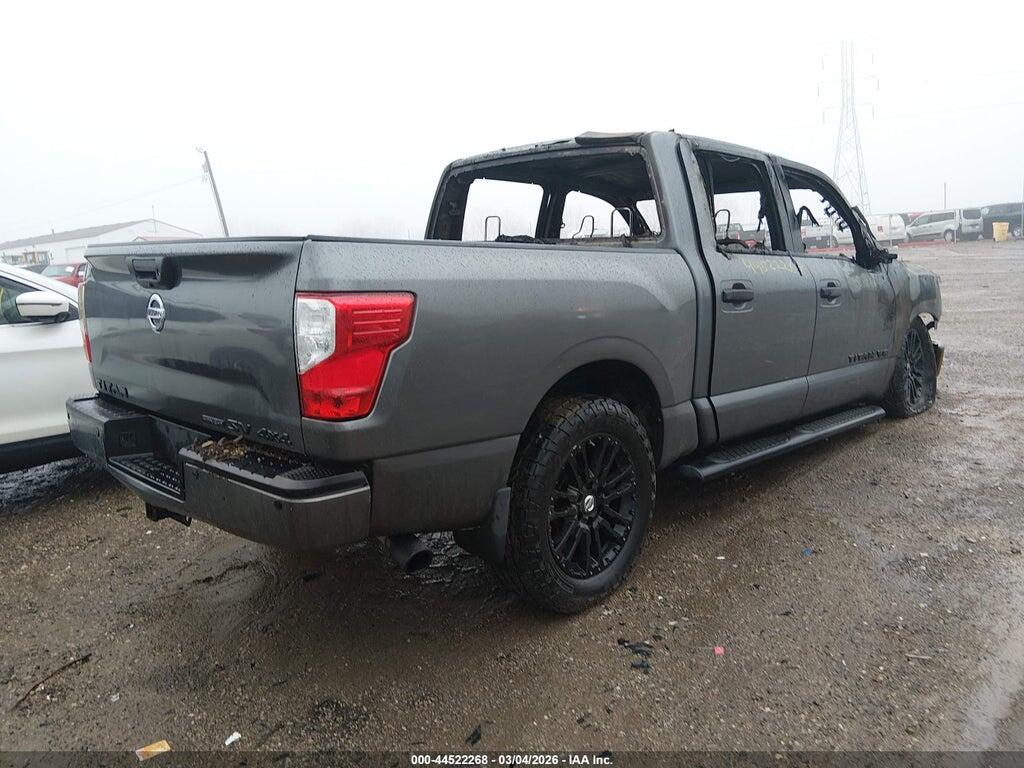 1N6AA1E55JN517078 2018 NISSAN TITAN photo no. 4