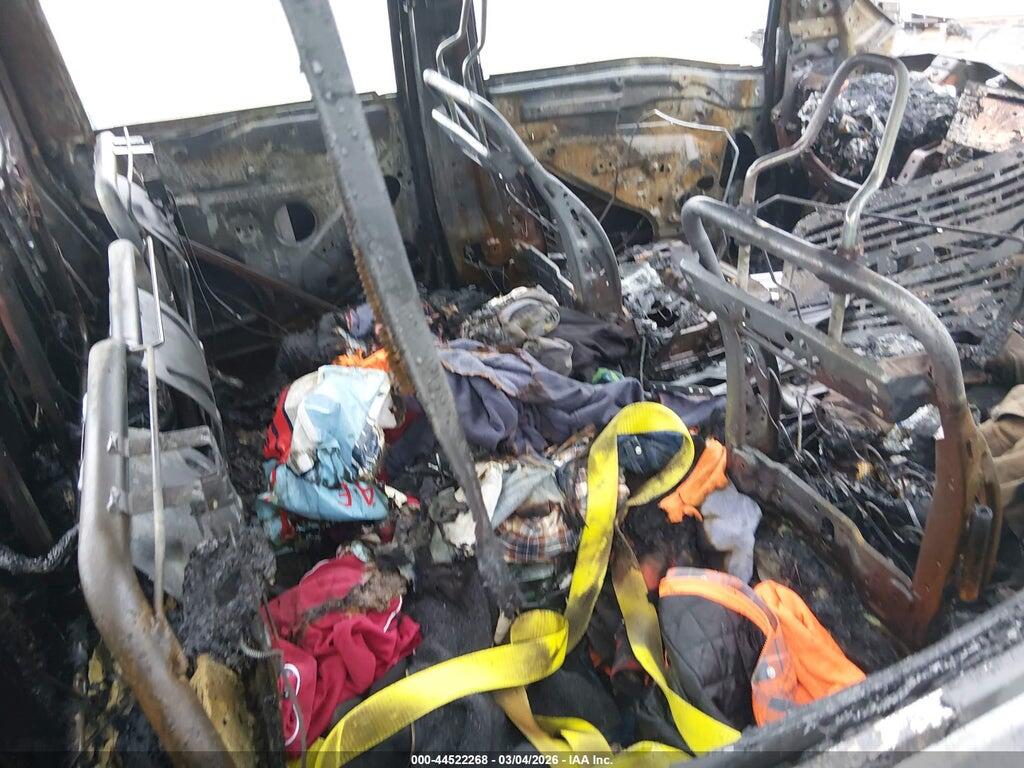 1N6AA1E55JN517078 2018 NISSAN TITAN photo no. 8