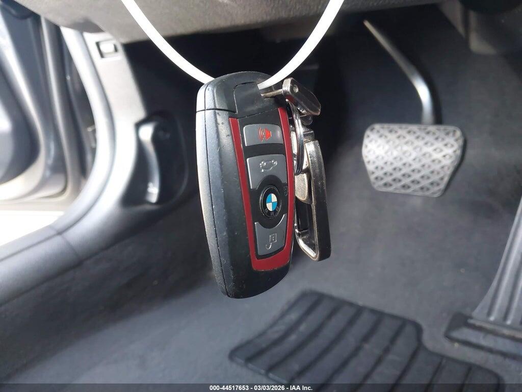 WBA8B9G58JNV00573 2018 BMW 330I photo no. 11