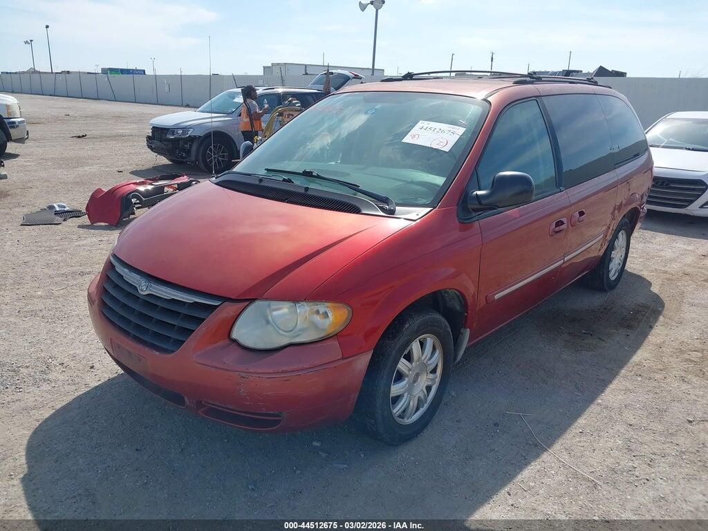 2C4GP54L75R296501 2005 CHRYSLER TOWN & COUNTRY photo no. 2