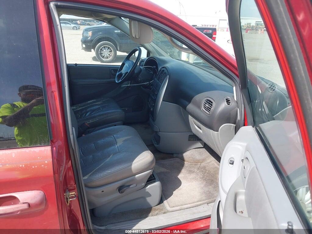 2C4GP54L75R296501 2005 CHRYSLER TOWN & COUNTRY photo no. 5