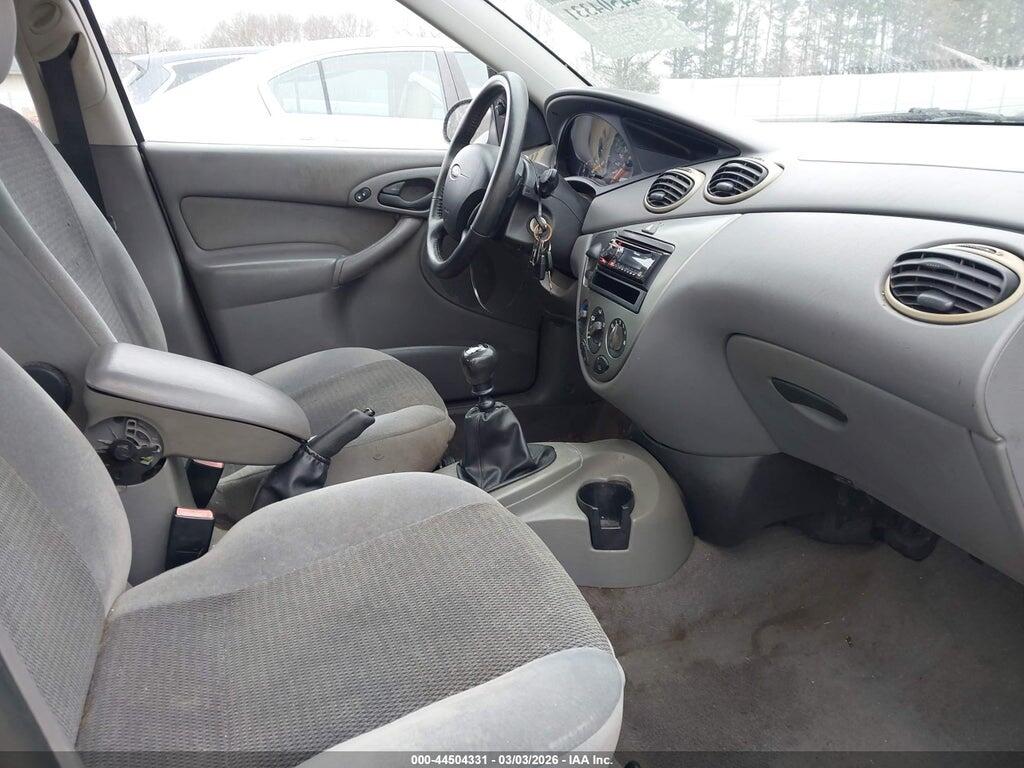 1FAFP383X2W141086 2002 FORD FOCUS photo no. 5