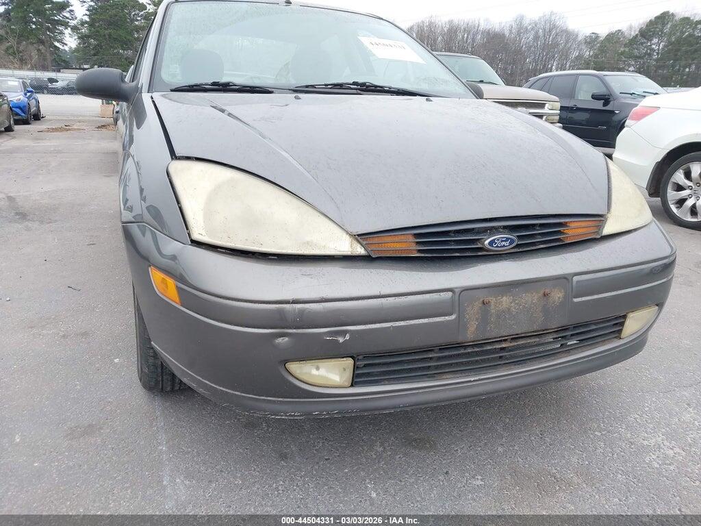 1FAFP383X2W141086 2002 FORD FOCUS photo no. 6