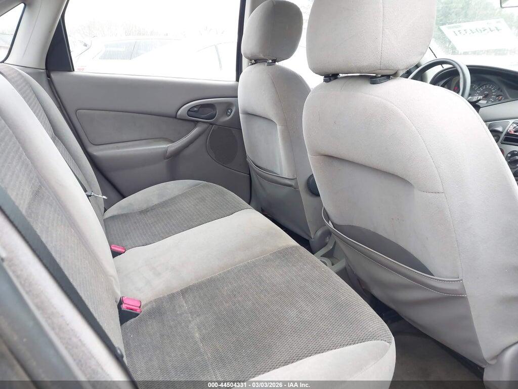 1FAFP383X2W141086 2002 FORD FOCUS photo no. 8