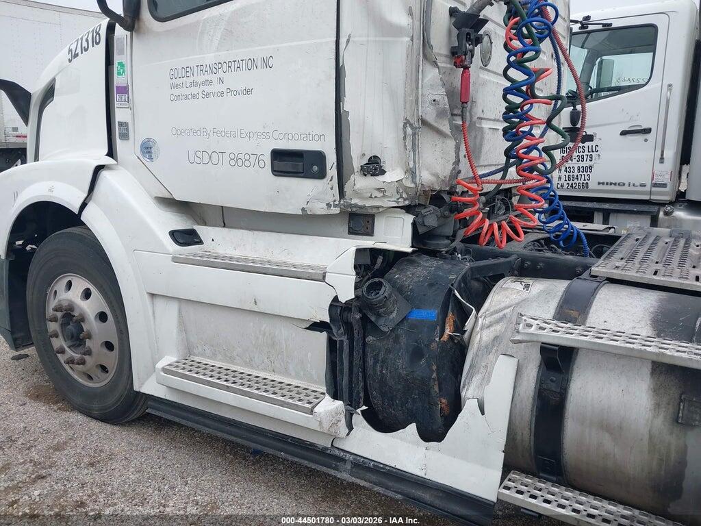 4V4NC9EG1GN962946 2016 VOLVO VN photo no. 10