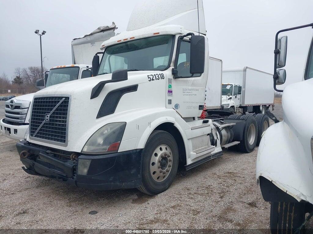 4V4NC9EG1GN962946 2016 VOLVO VN photo no. 2