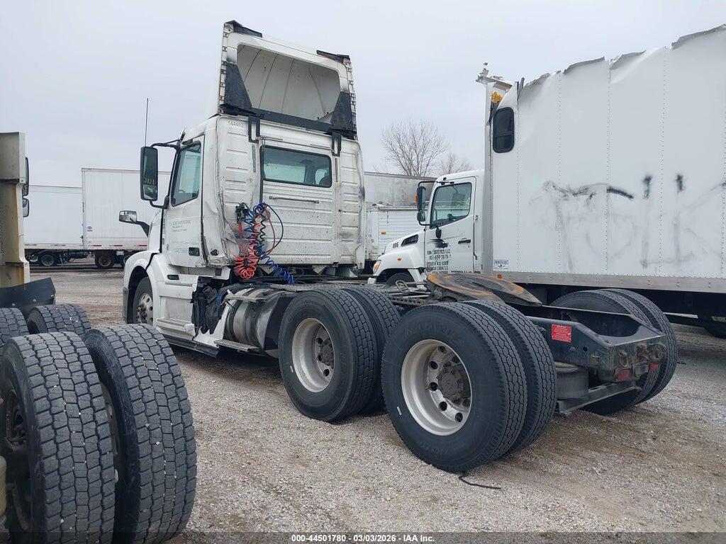 4V4NC9EG1GN962946 2016 VOLVO VN photo no. 3