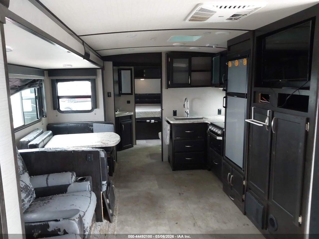 573TE3721K6613678 2019 GRAND DESIGN IMAGINE photo no. 5