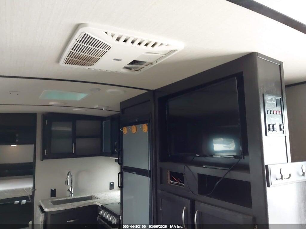 573TE3721K6613678 2019 GRAND DESIGN IMAGINE photo no. 7