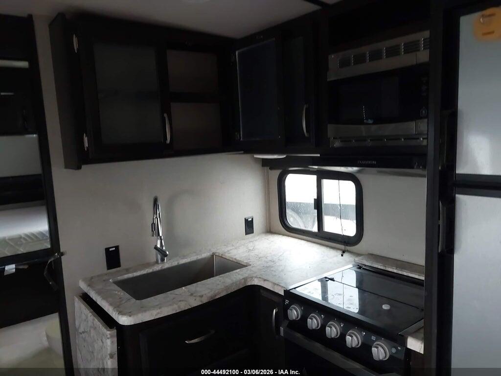 573TE3721K6613678 2019 GRAND DESIGN IMAGINE photo no. 8