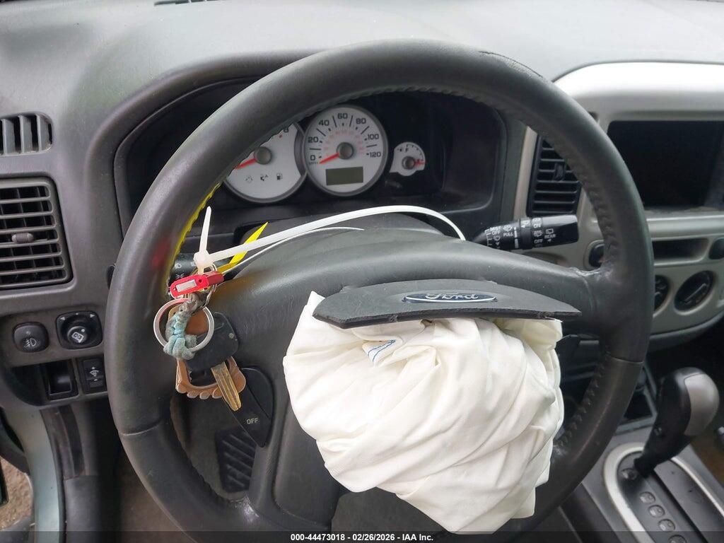 1FMYU03105KD40168 2005 FORD ESCAPE photo no. 11