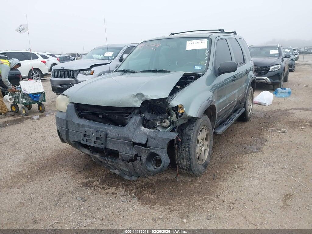 1FMYU03105KD40168 2005 FORD ESCAPE photo no. 2