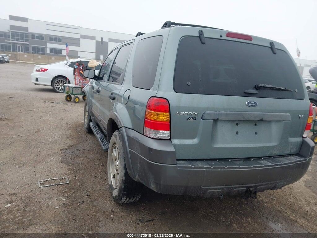 1FMYU03105KD40168 2005 FORD ESCAPE photo no. 3