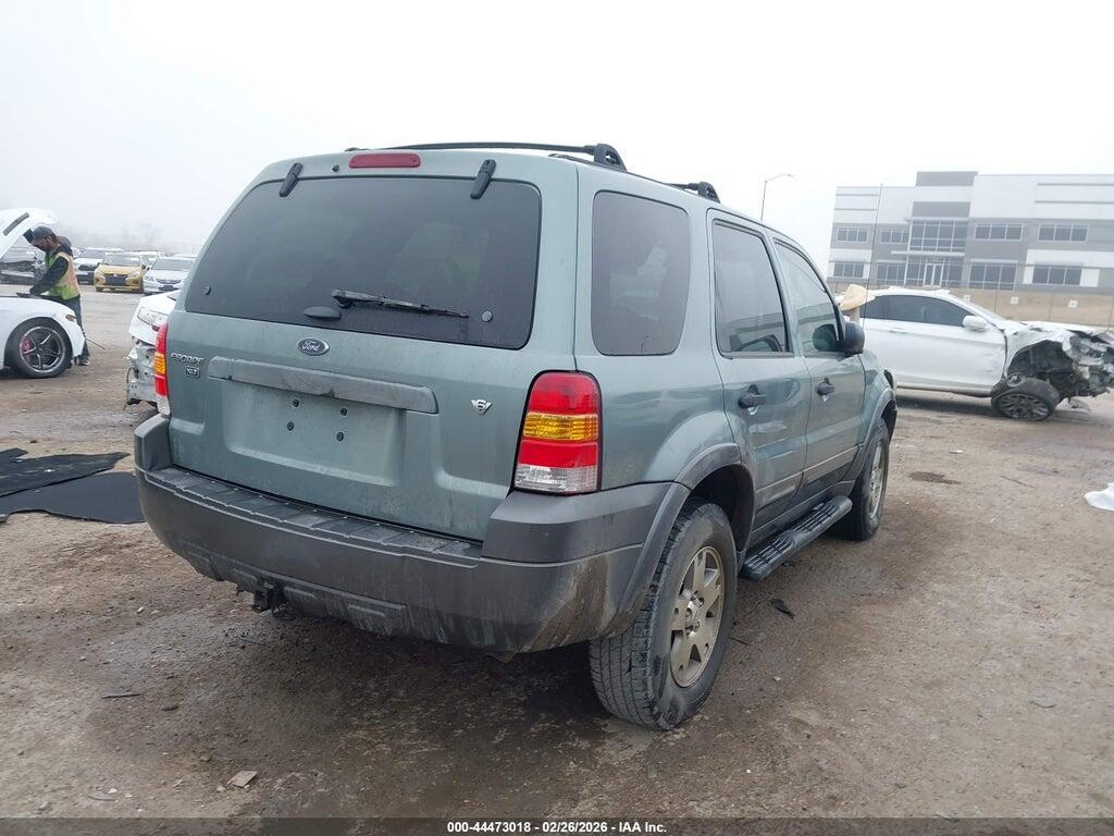 1FMYU03105KD40168 2005 FORD ESCAPE photo no. 4