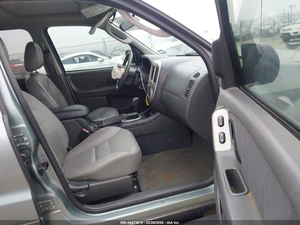 1FMYU03105KD40168 2005 FORD ESCAPE photo no. 5