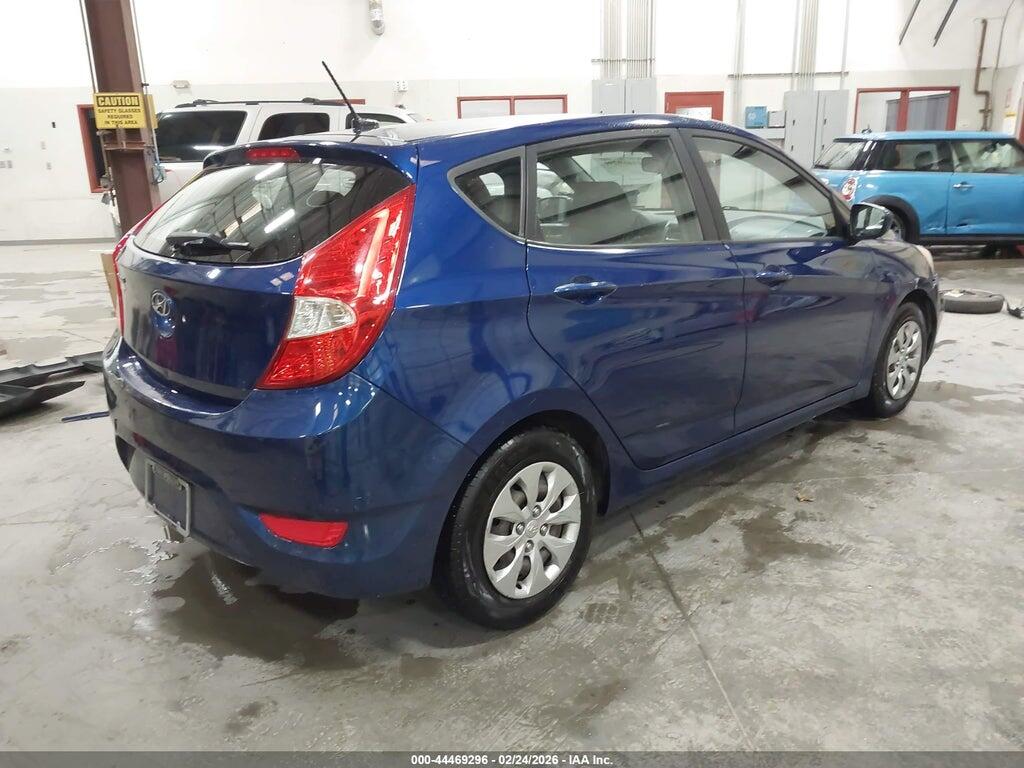 KMHCT5AE8HU305564 2017 HYUNDAI ACCENT photo no. 4