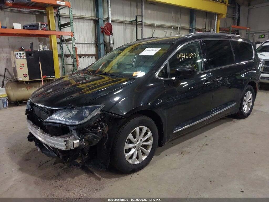 2C4RC1BG9HR687933 2017 CHRYSLER PACIFICA photo no. 2