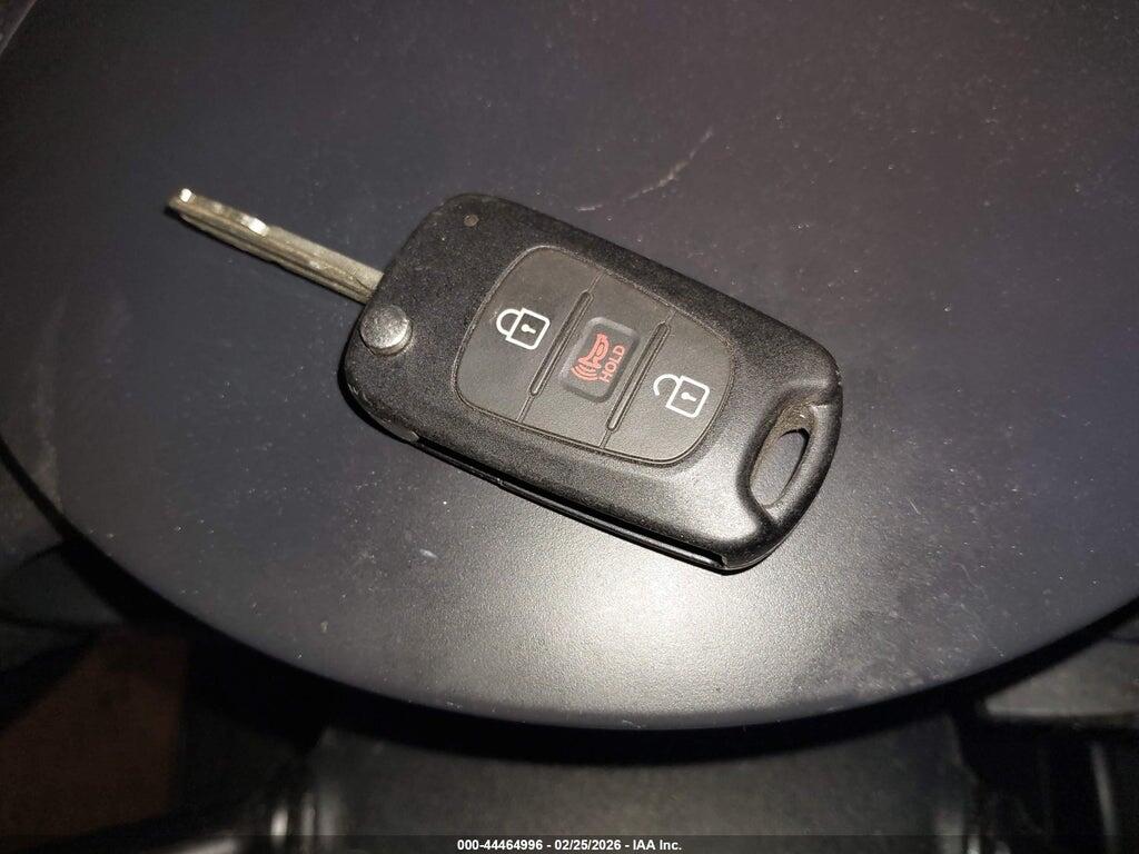 KNDJT2A25B7214726 2011 KIA SOUL photo no. 11