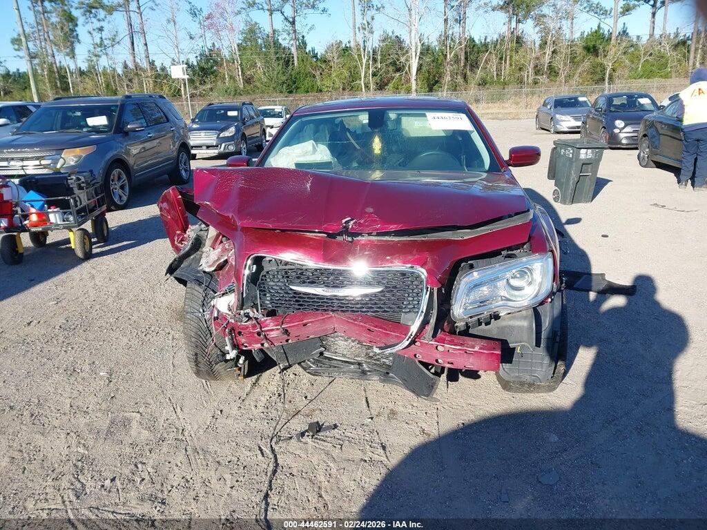 2C3CCAAG6JH296469 2018 CHRYSLER 300 photo no. 12