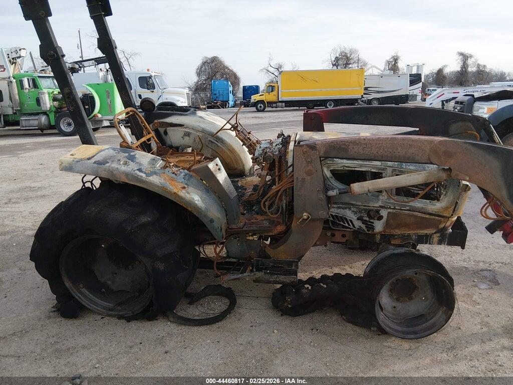 C5061187103953669 2011 MAHINDRA TRACTOR photo no. 6