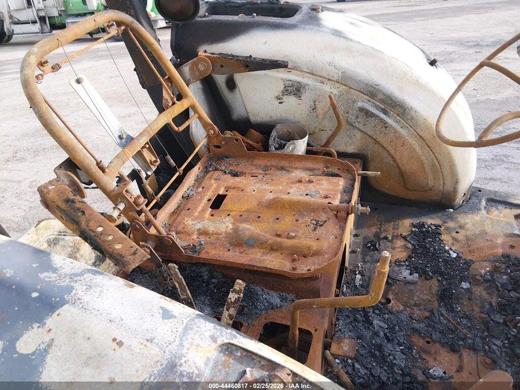 C5061187103953669 2011 MAHINDRA TRACTOR photo no. 8
